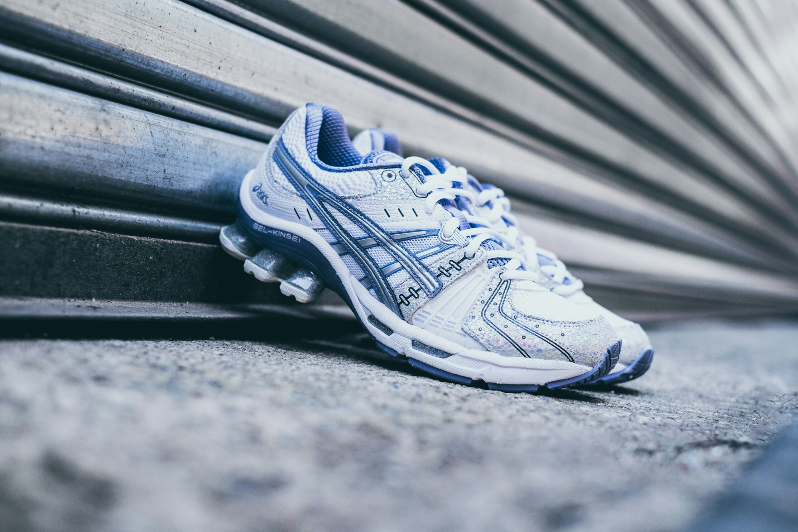 Asics sko til løb og daglig komfort